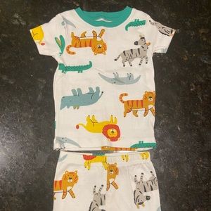 Pajama set x2 size 9month